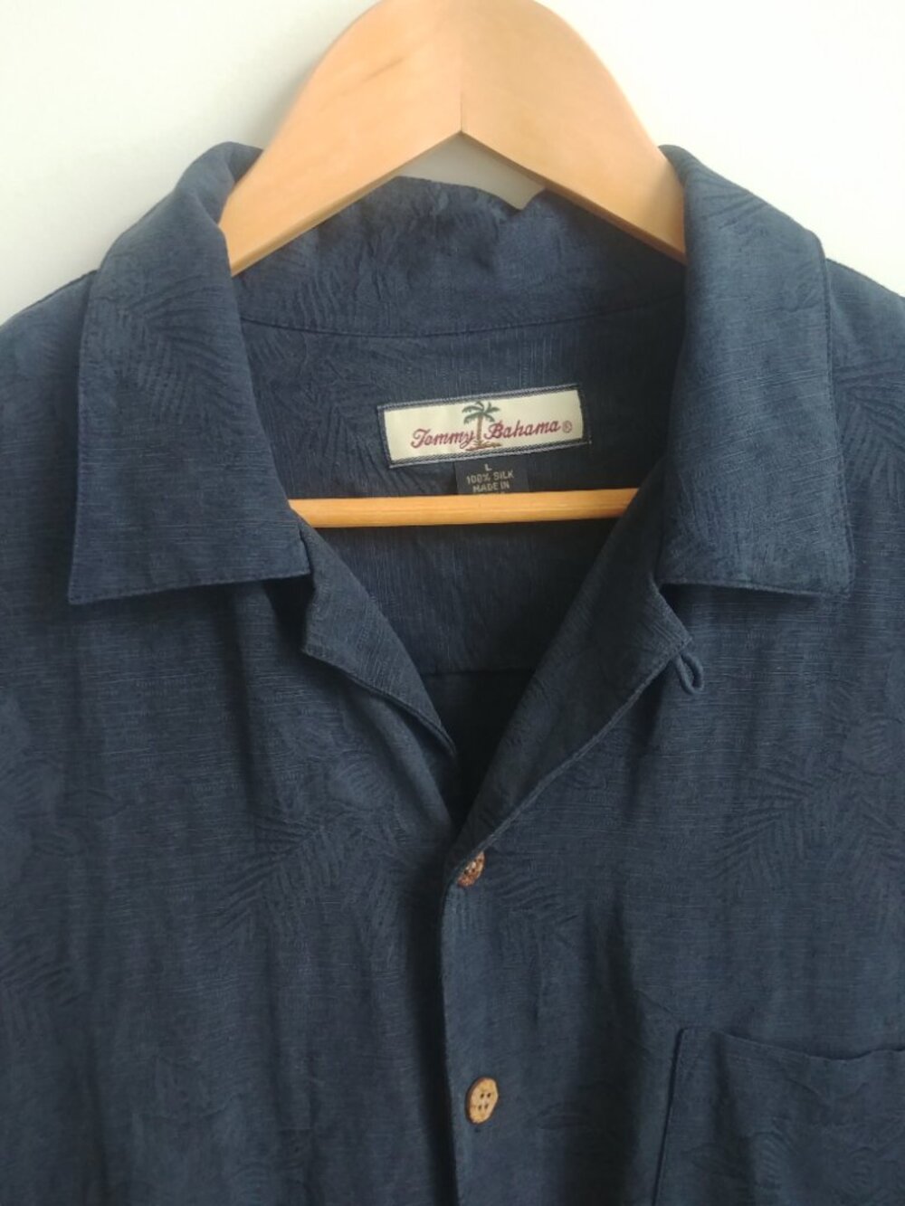 Tommy Bahama Men's Large 100% silk short sleeve button down shirt dark navy blue - Picture 9 of 14